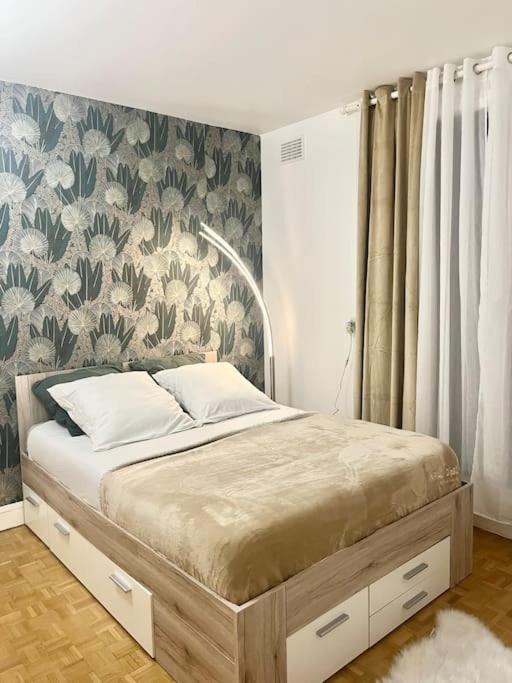 Proche Chateau De Versailles Avec Balcon Vu Sur Une Foret Et Parking Gratuit Pour 5 Personnes Maximum 外观 照片