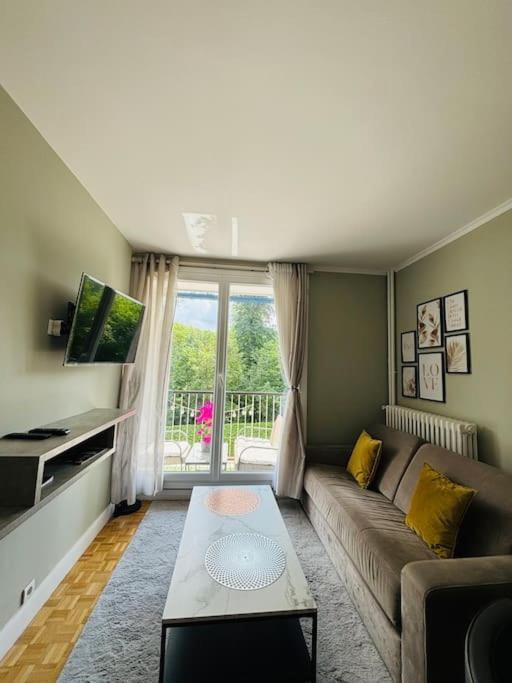 Proche Chateau De Versailles Avec Balcon Vu Sur Une Foret Et Parking Gratuit Pour 5 Personnes Maximum 外观 照片