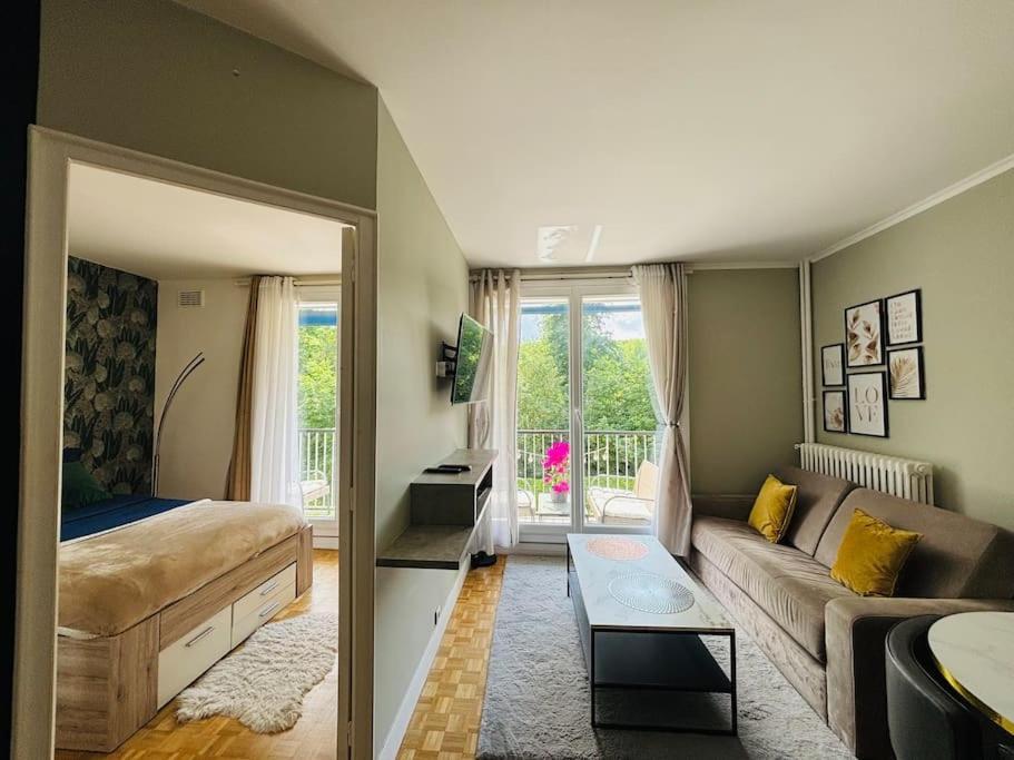 Proche Chateau De Versailles Avec Balcon Vu Sur Une Foret Et Parking Gratuit Pour 5 Personnes Maximum 外观 照片